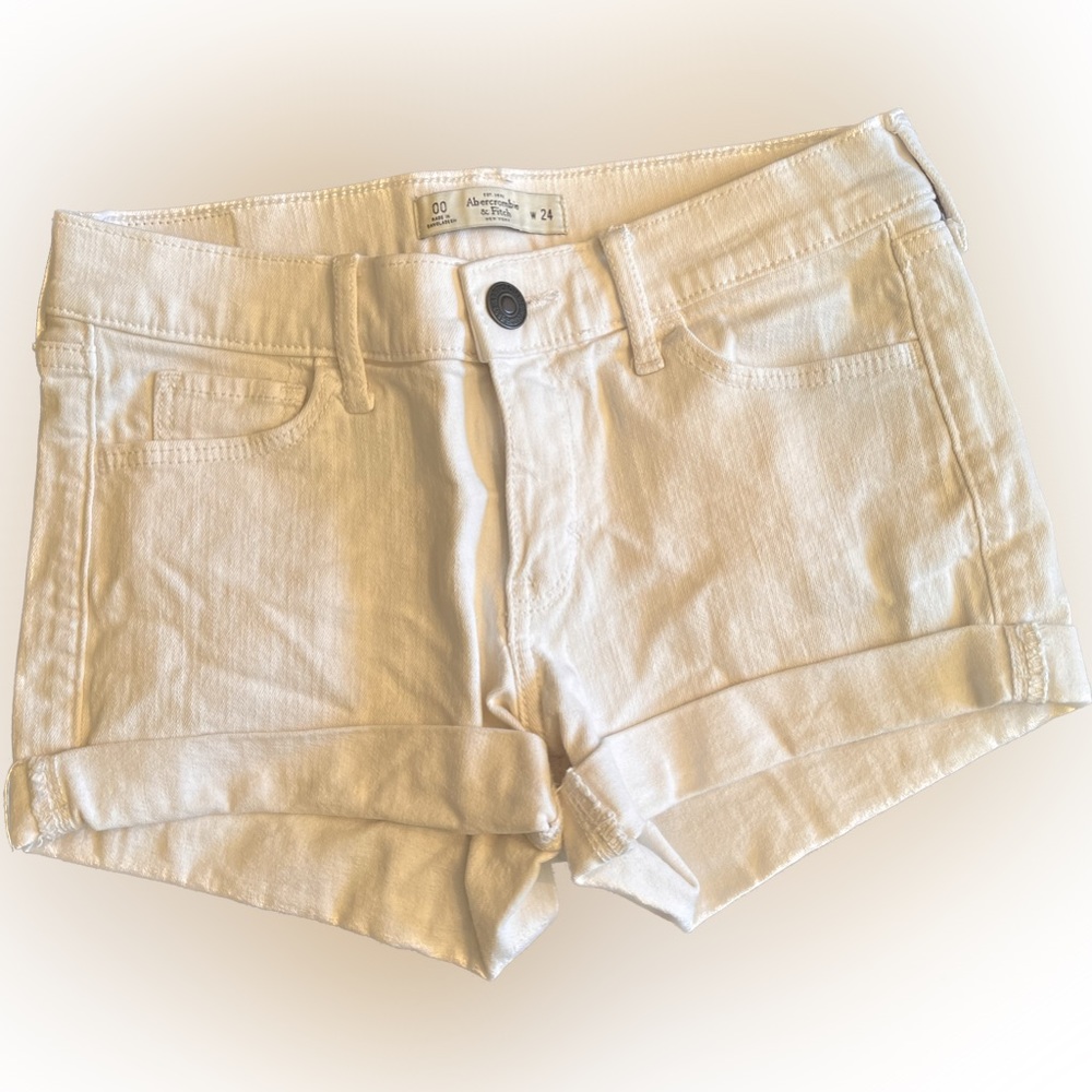 Abercrombie & Fitch woman’s white denim shorts. Size 00